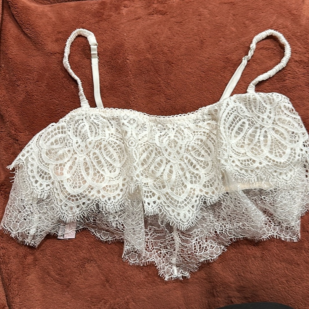 Victoria’s Secret white lace bralette medium
